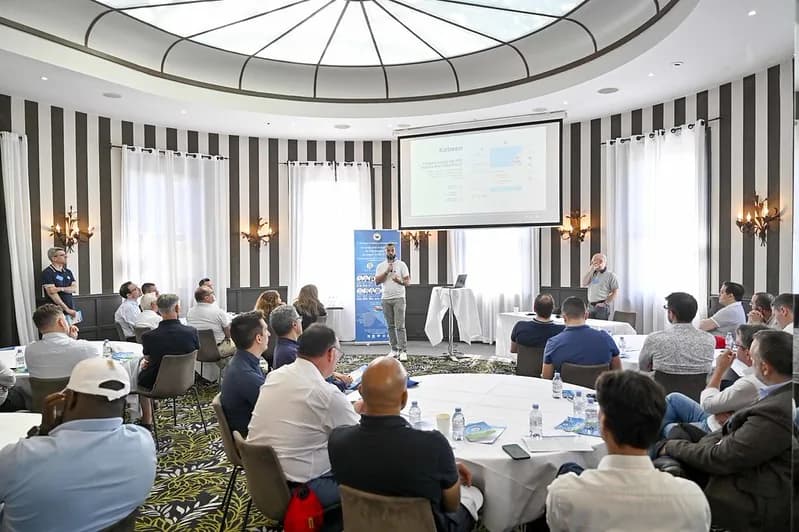 Présentation de Kabeen lors d'un événement du Club Décision DSI