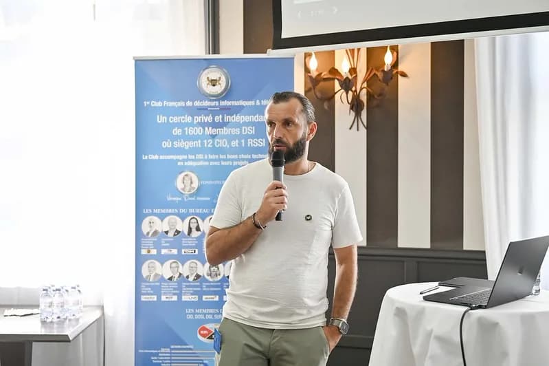 Prise de parole de Grégory Cladera devant les membres du Club Décision DSI