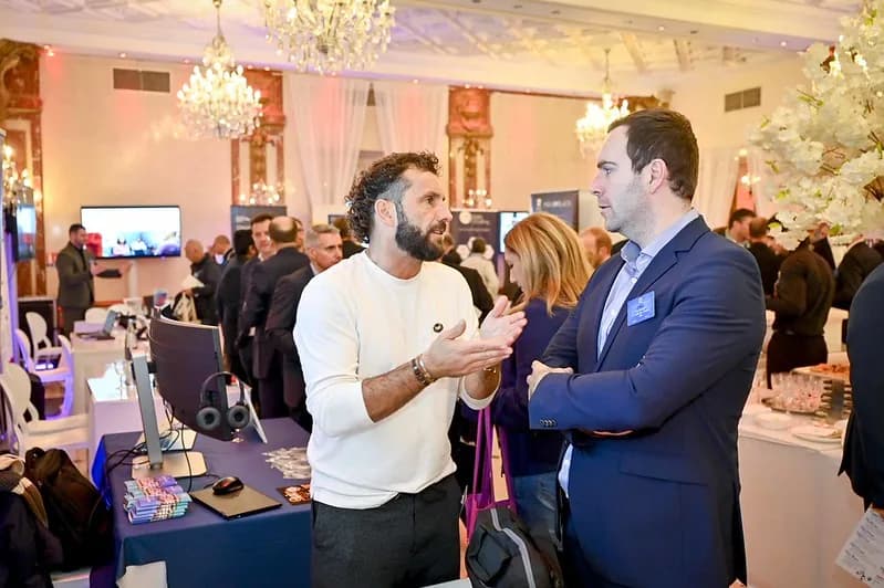 Échanges entre partenaires pendant le gala du Club Décision DSI